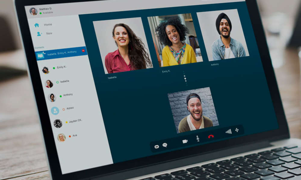 Laptop med pågående videomöte