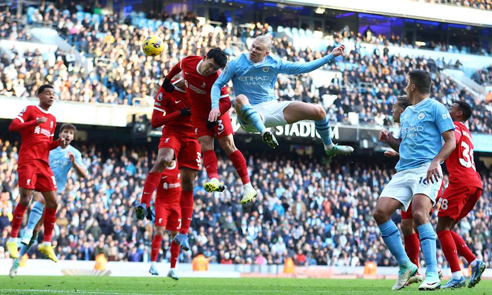 Intensivt spel i Premier Leagues omgång 13 - 2023 mellan Manchester City – Liverpool